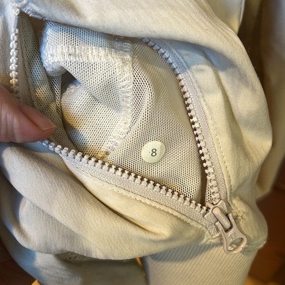 Lululemon spring jacket, bomber style size 8 - Picture 8 of 8